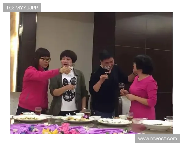 足球明星妻子聚会盛况揭秘真实瞬间尽显风采与魅力