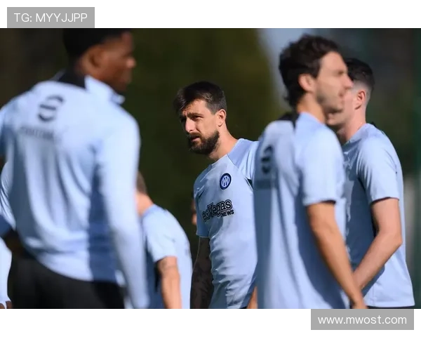 足球明星休赛期的可爱瞬间揭秘让我们一起感受他们的另一面魅力 足球明星休赛期的可爱瞬间揭秘让我们一起感受他们的另一面魅力