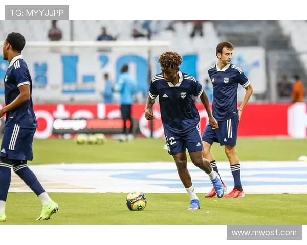 足球明星球员冲突背后的真相与影响解析,揭示体育精神的挑战与机遇 足球明星球员冲突背后的真相与影响解析,揭示体育精神的挑战与机遇