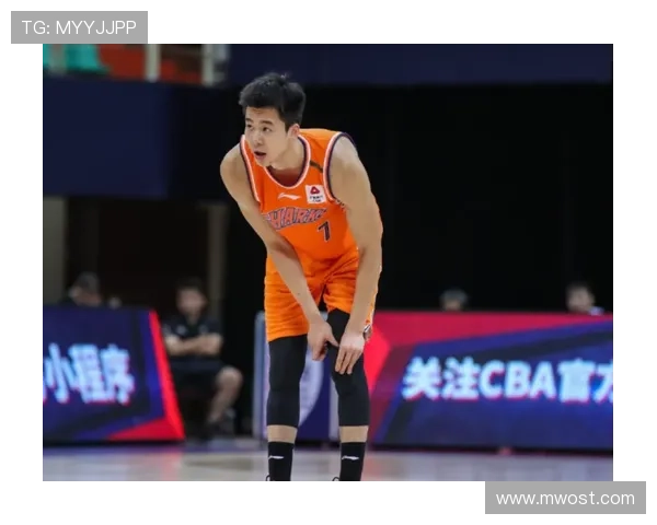 广州篮球队以98分领跑精英赛积分榜展现强劲实力